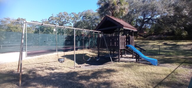 Building Photo - 2706-2712 12th Ct