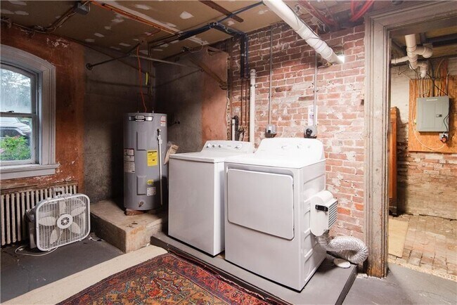 Building Photo - 6 Restmere Ter