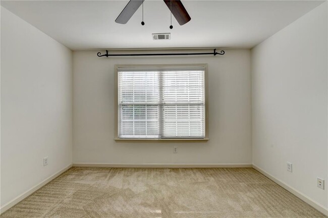 Building Photo - 3335 Castleberry Village Cir