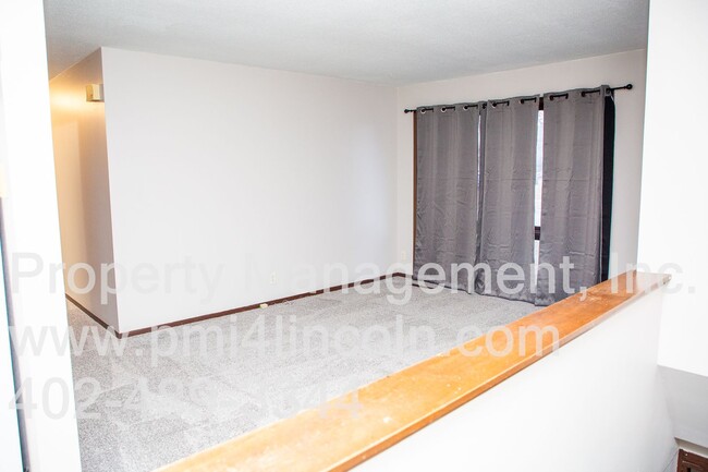 Building Photo - 3 Bedroom and 1.5 Bathroom House For Rent,...