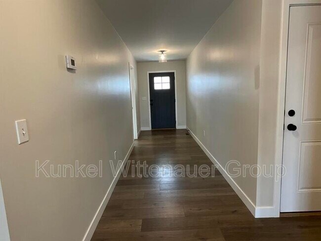 Building Photo - 808 Applewood Creek Dr