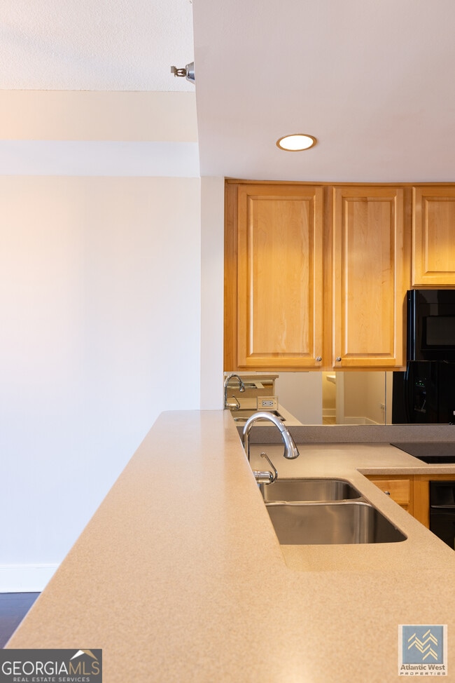 Building Photo - 285 Centennial Olympic Park Dr NW