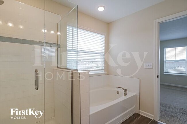 Building Photo - 92 Vicksburg Dr