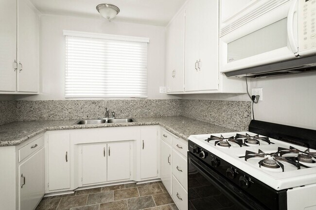 Building Photo - 1420 Barrington Way