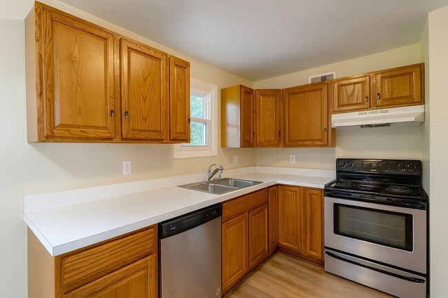 Building Photo - 8414 Dawn Dr
