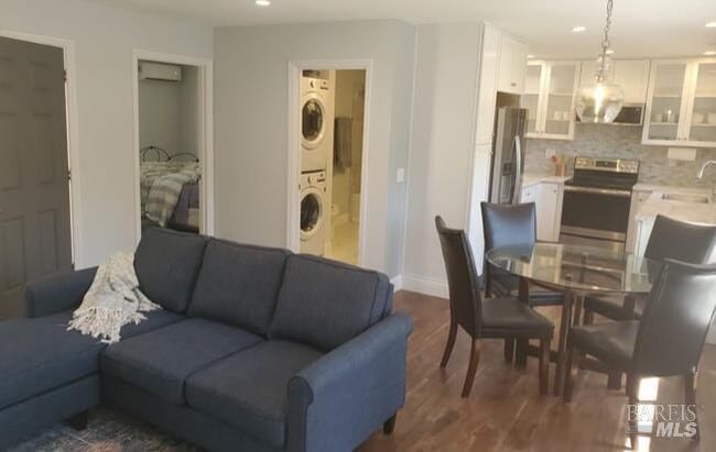 Building Photo - 931 Champion Ln