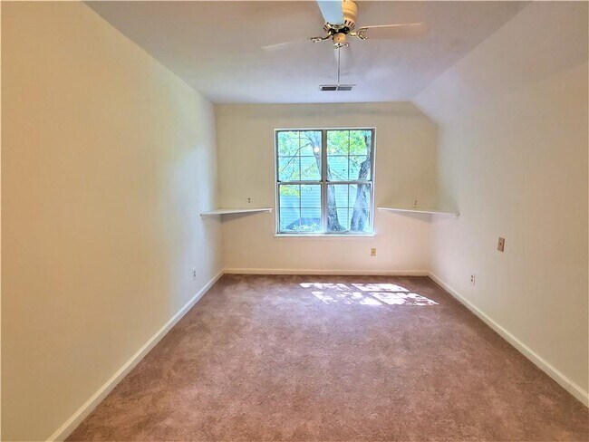 Building Photo - 190 Radner Run