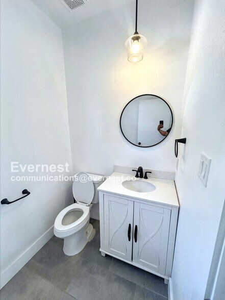 Building Photo - 1804 E Crockett St