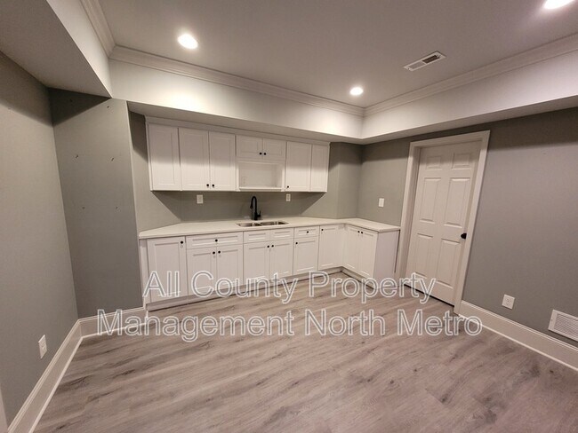 Building Photo - 6325 Hampton Highlands Dr
