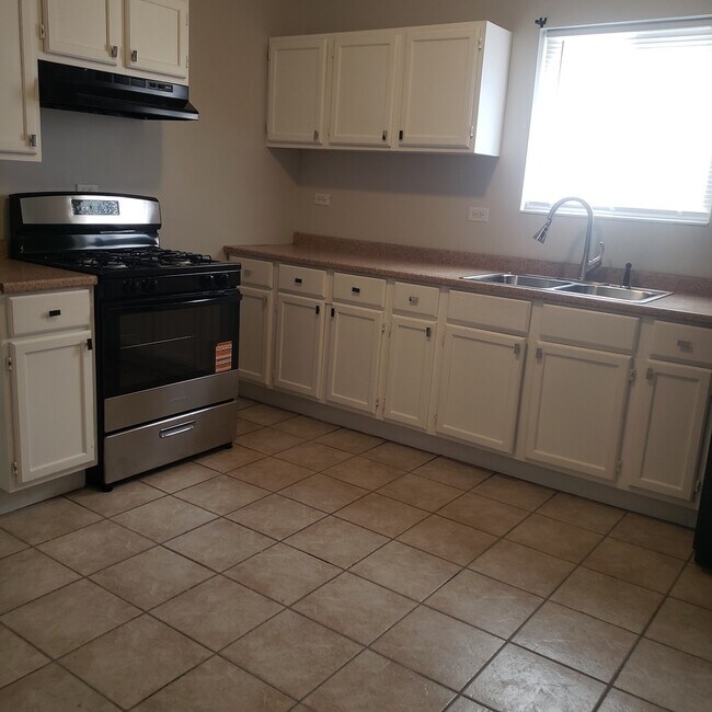 Building Photo - 36 W 103rd Pl