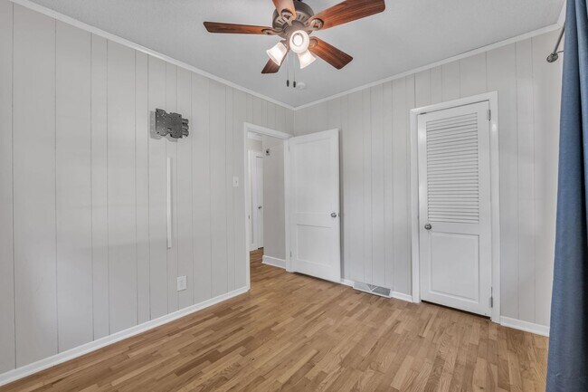 Building Photo - Well-maintained 3-bedroom, 1-bath all brick ranch offering 1,253 sq. ft. of functional living space