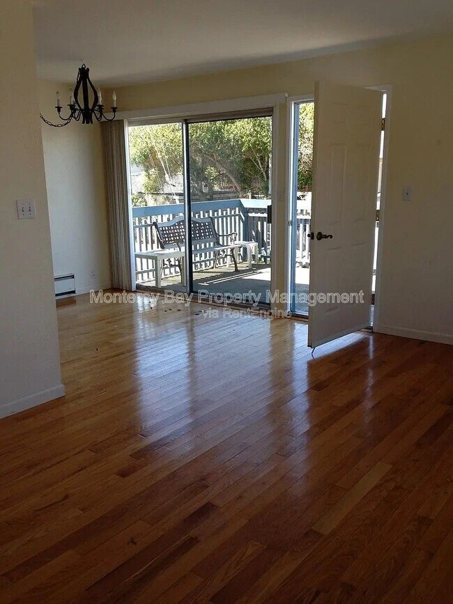 Building Photo - 900 Belden St