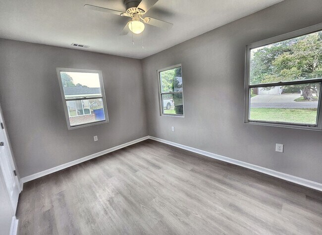 Building Photo - Newly Renovated 3 Bedroom Ranch Home