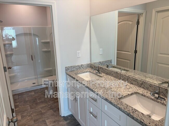 Building Photo - 230 Kipling Dr