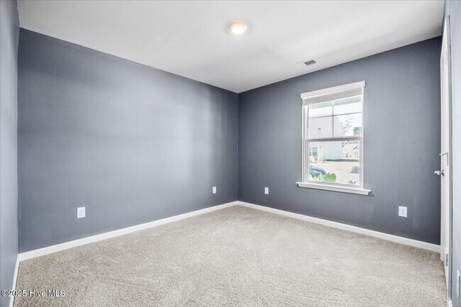 Building Photo - 1618 Raptor Ter NE