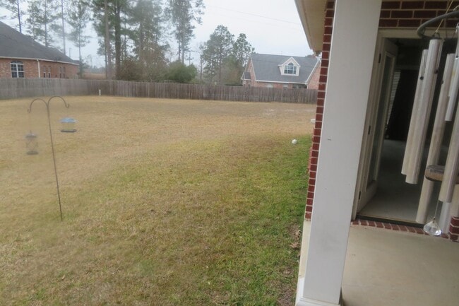 Building Photo - 442 Country Club Rd