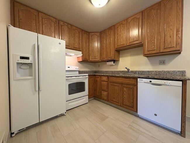 Building Photo - Charming 2-Bedroom Duplex Unit in Redwood City – Prime Location!