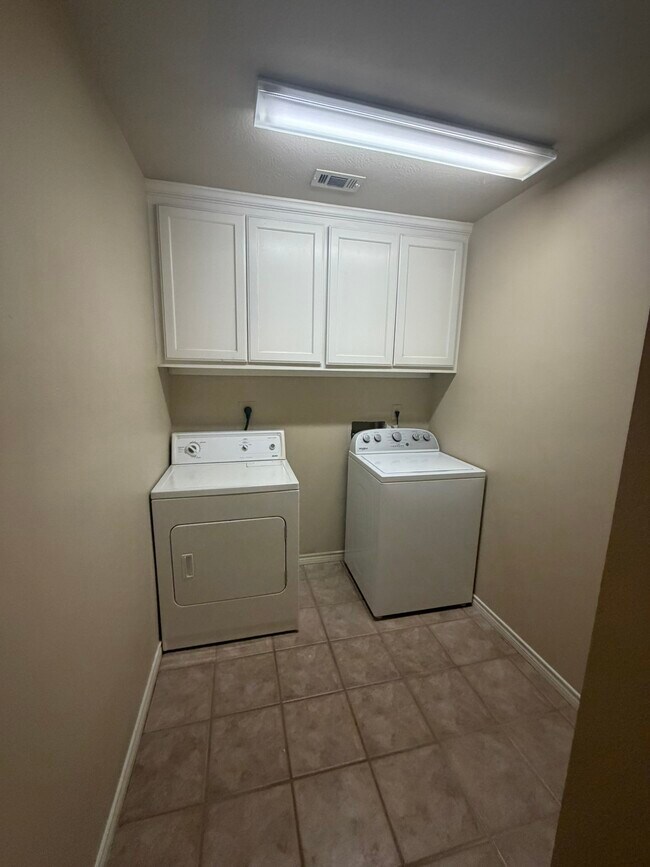 Building Photo - 1437 Western Oaks Ct