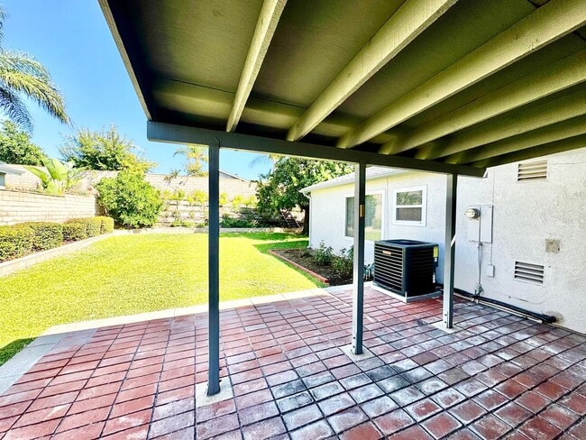 Building Photo - Single family home located in desirable Yorba Linda neighborhood! SMALL/MEDIUM DOGS OK!