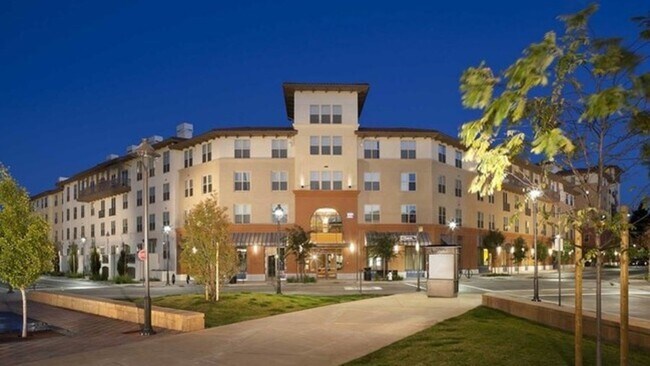 Building Photo - 1001 Harvey Dr