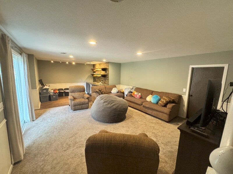 Building Photo - 1030 Sommers St N