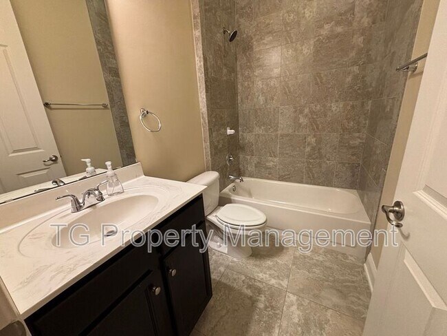 Building Photo - 157 Cloisterbane Dr