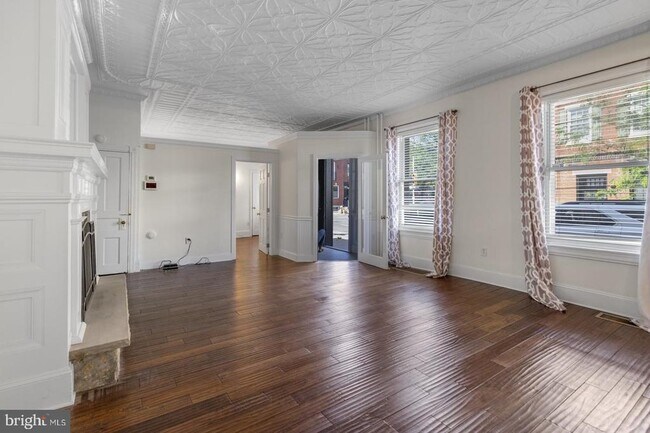 Building Photo - 2053 Christian St