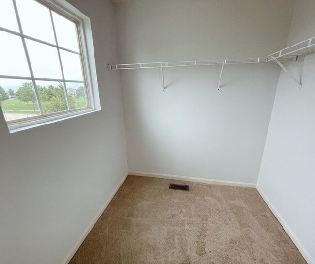 Building Photo - 1157 Goldfinch Ave