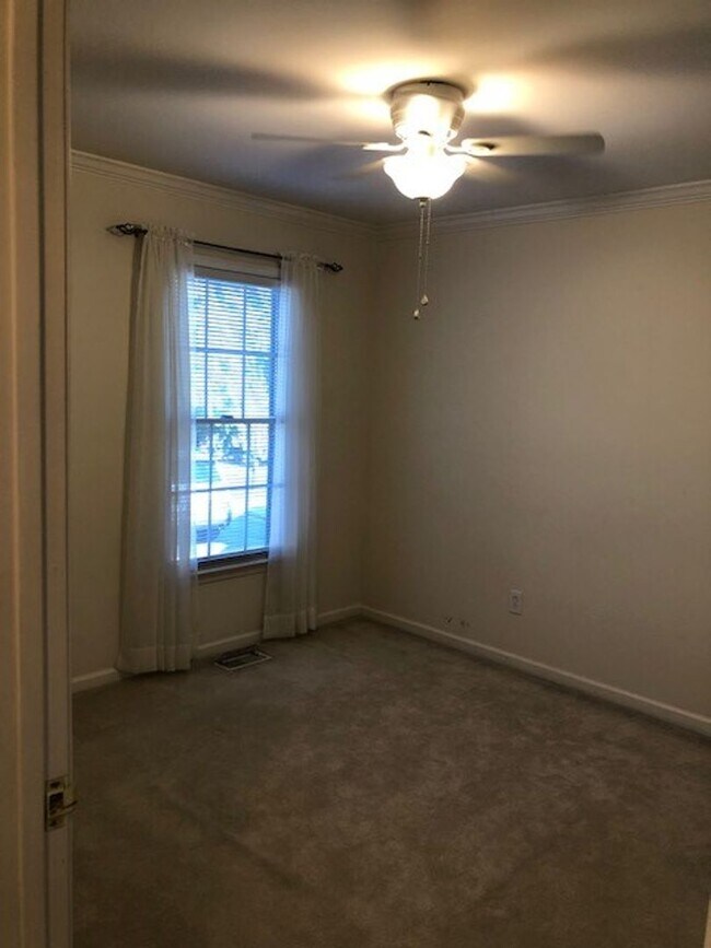 Building Photo - READY TO MOVE IN! 2 Beds 2 Baths! Price ad...