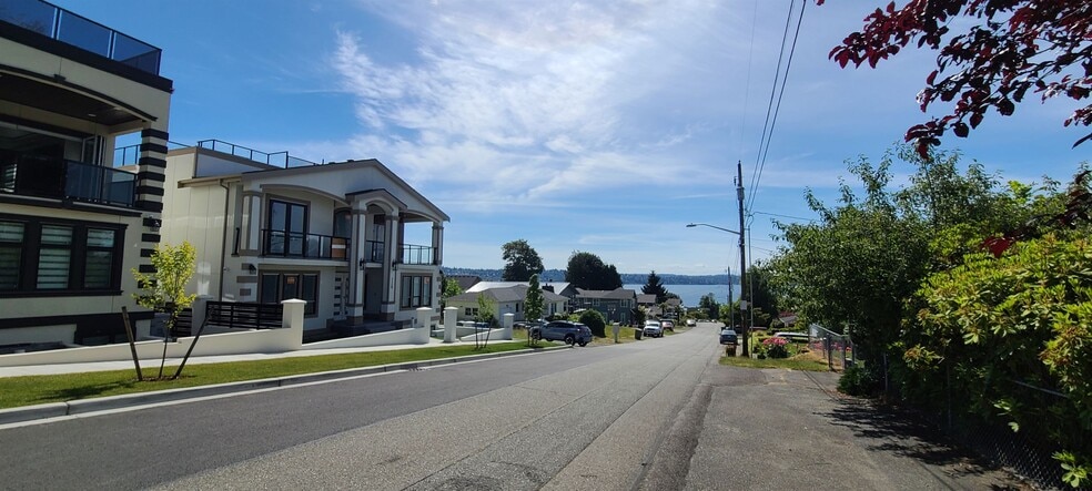 Building Photo - 1133 N 33rd Pl