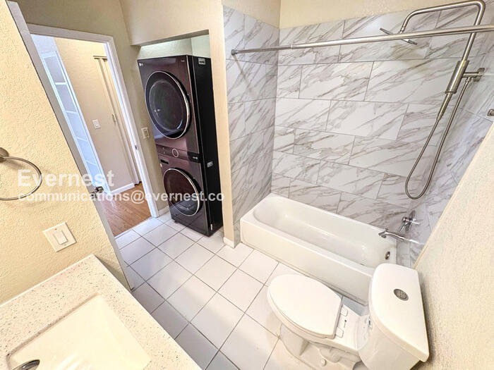 Building Photo - 2520 Walters Way