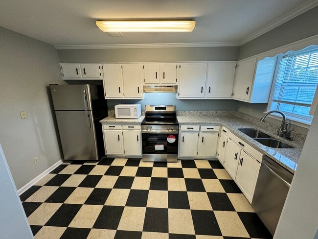 Building Photo - 3BR/2BA Home