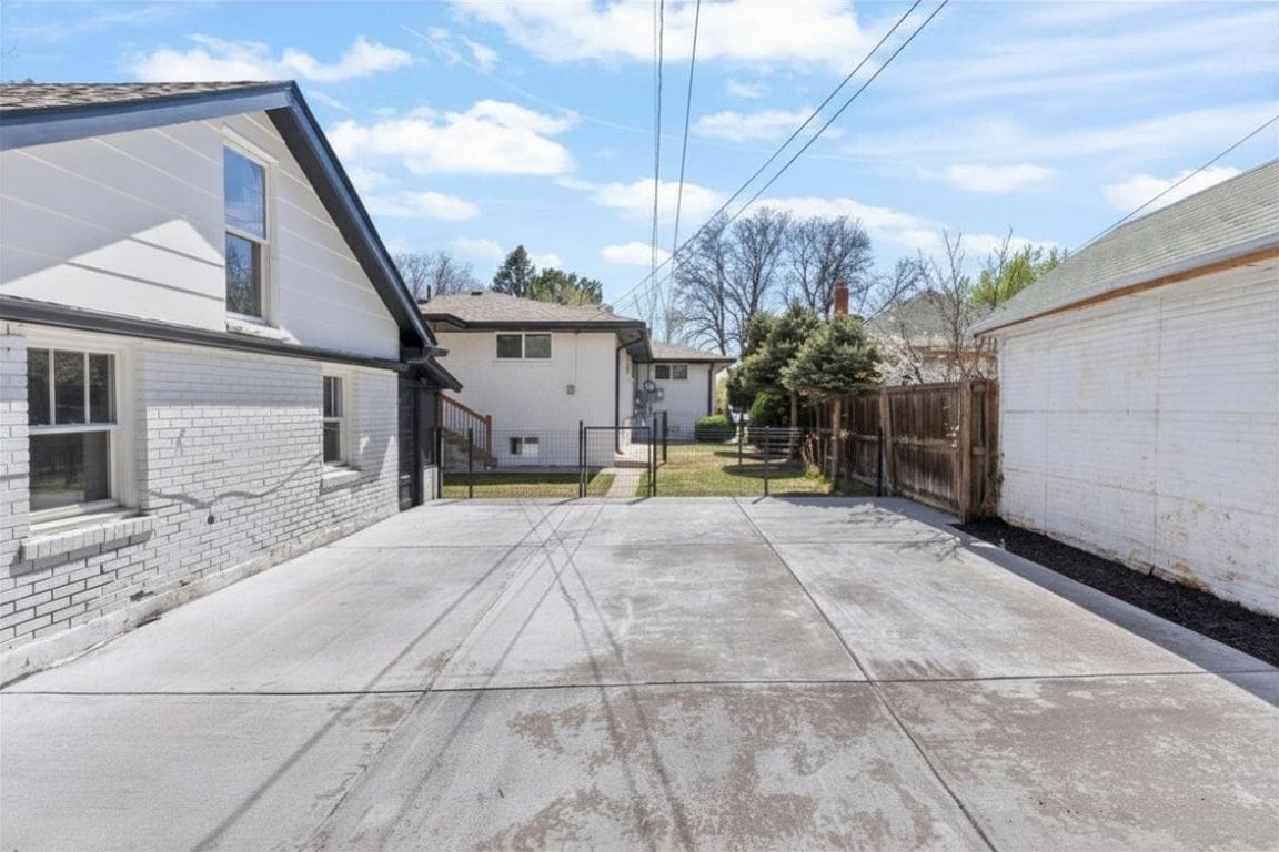 Building Photo - 2905 W 39th Ave