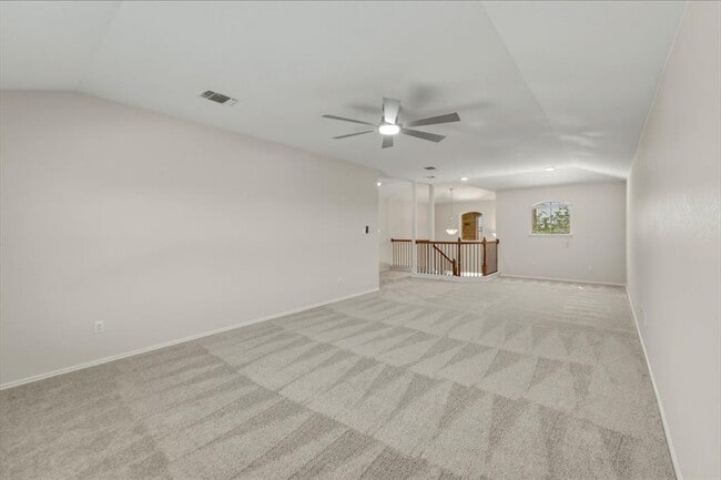 Building Photo - 301 Serpentine Ln