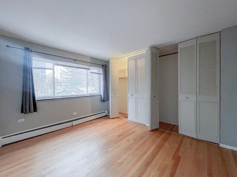 Building Photo - 736 W Buena Ave