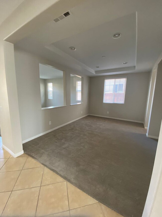 Building Photo - Beautiful 5 Bedroom Home in Murrieta Available!