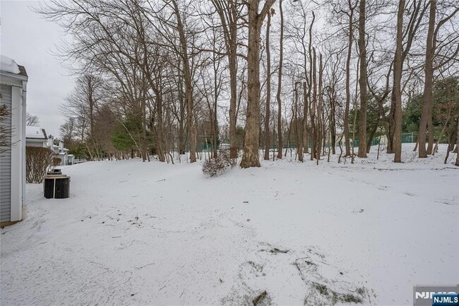 Building Photo - 63 Hickory Way