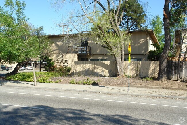 Building Photo - 185-191 W Hamilton Ave