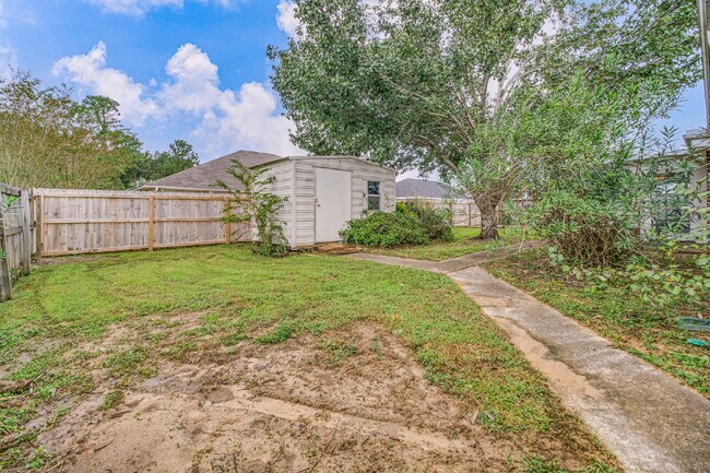 Building Photo - Beautiful property in highly desirable Lilian Woods Subdivision!
