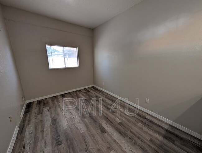 Building Photo - 917 8th St SW