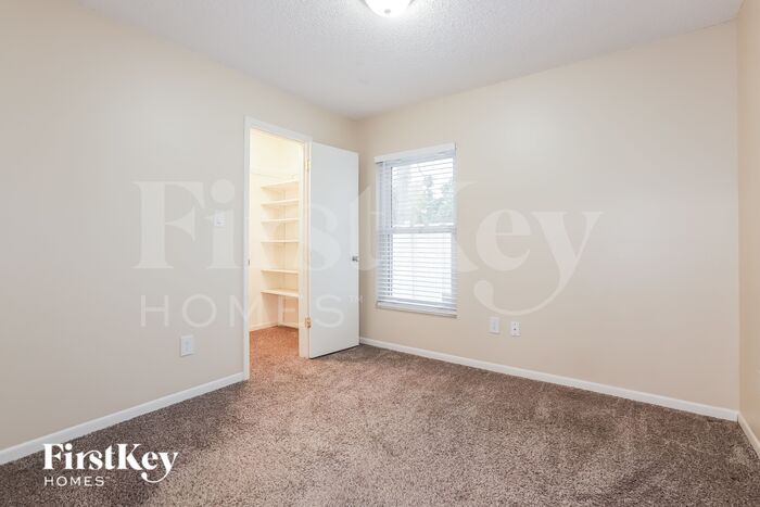 Building Photo - 1739 Lakeview Village Dr