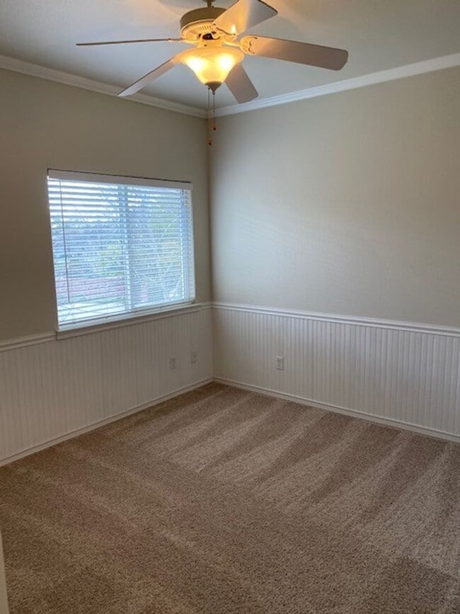 Building Photo - AVAILABLE NOW! Roseville 2 bed/2.5 bath, 2 Story Townhome!