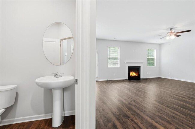 Building Photo - 3132 Hawthorn Farm Blvd