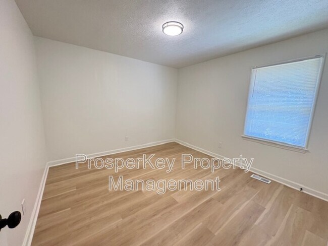 Building Photo - 830 Turner Rd