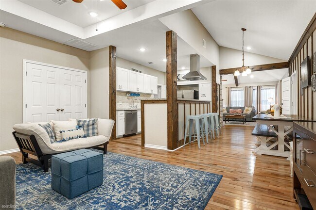 Building Photo - 4 br, 4.5 bath House - 1019 Milner Dr
