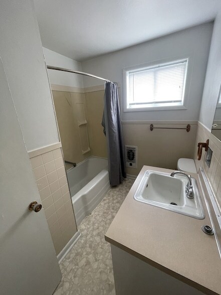 Building Photo - 105 Edgehill Dr