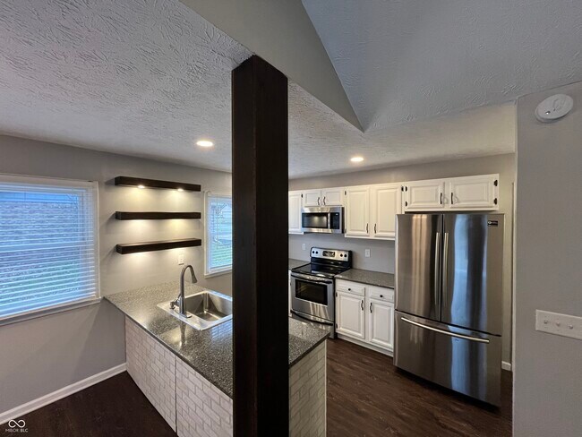 Building Photo - 627 San Carlos Dr