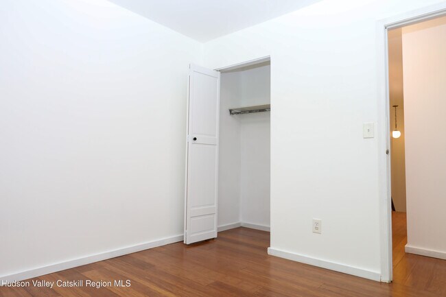 Building Photo - 259 Village Ct