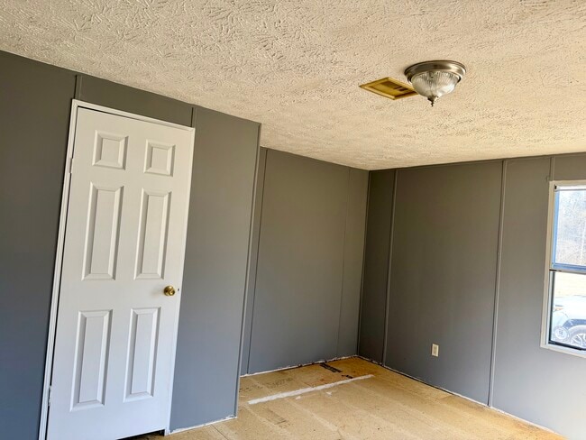 Building Photo - 150 Chips Ct