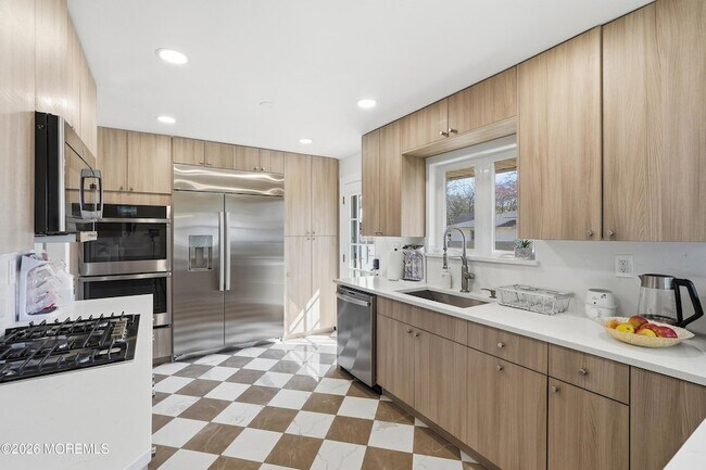 Building Photo - 227 Chatham Ave